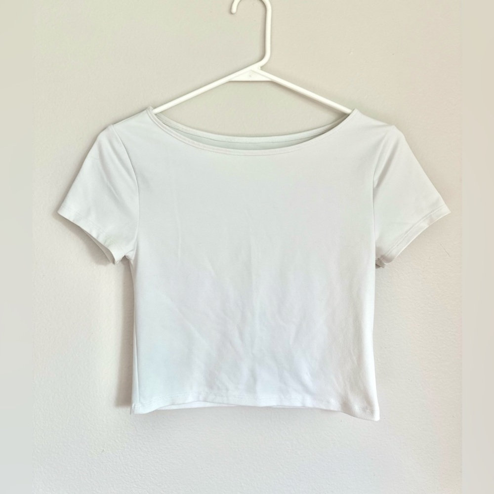 White boat neck Abercrombie short sleeve.